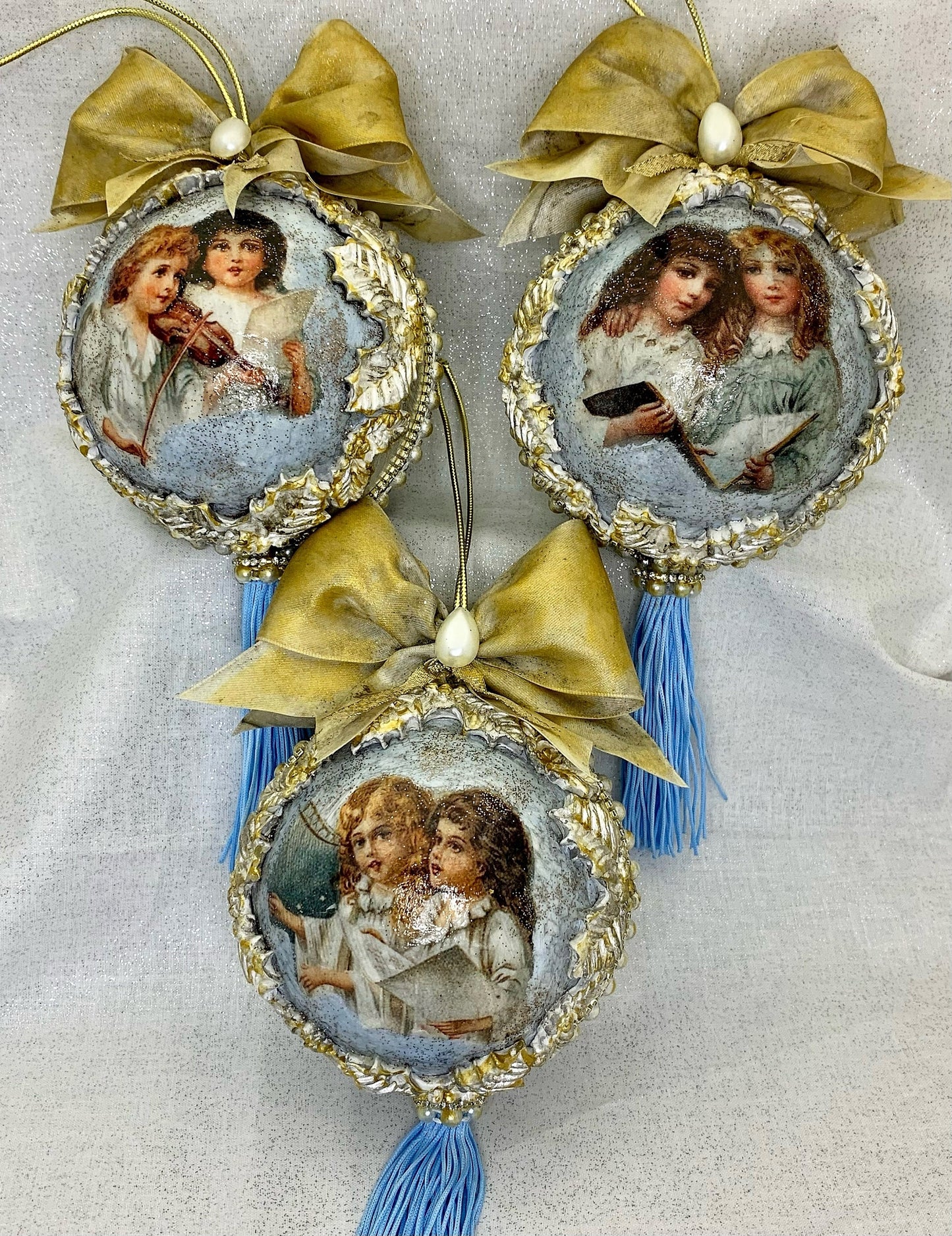 Paper Designs Culture 0125, Angels, Christmas, rounds, wreaths, Choir, Size: A4 - 8.3" X 11.7" Rice Paper for Decoupage