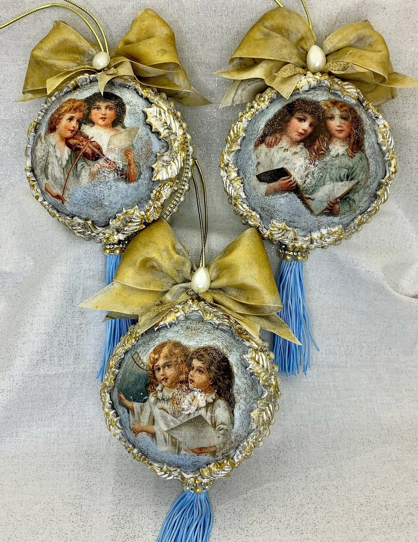Paper Designs Culture 0125, Angels, Christmas, rounds, wreaths, Choir, Size: A4 - 8.3" X 11.7" Rice Paper for Decoupage Paper Designs